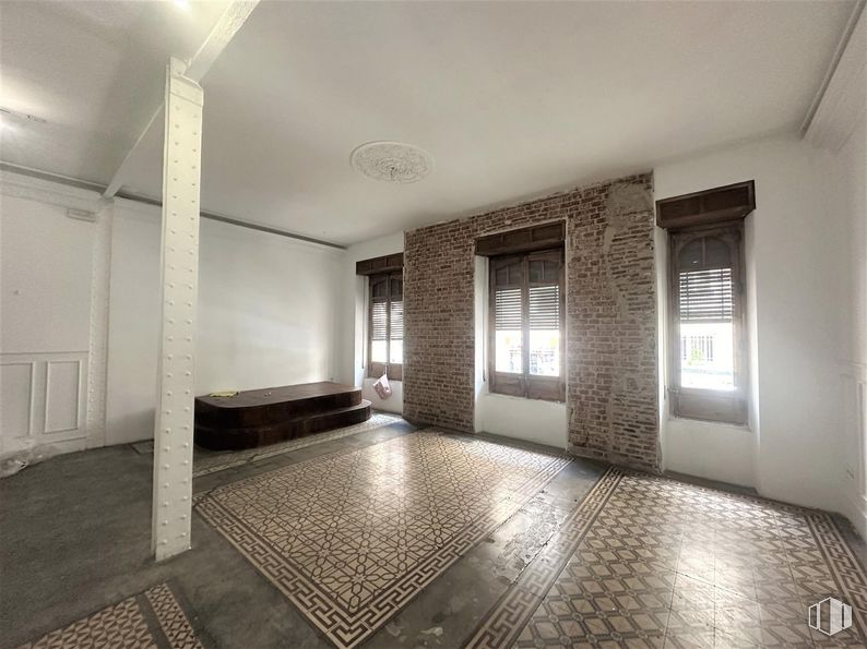 Local en alquiler en Calle Hilarión Eslava, Chamberí, Madrid, 28015 con ventana, lámpara, edificio, hall, madera, accesorio, suelos, suelo, sombra y inmobiliario alrededor