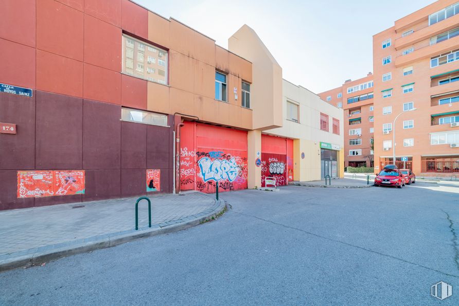 Oficina en alquiler en Calle Luis de Hoyos Sainz, Moratalaz, Madrid, 28030 con edificio, ventana, propiedad, cielo, superficie de la carretera, coche, arquitectura, vehículo, asfalto y barrio alrededor