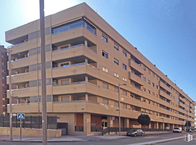 Local en venta en Calle Rembrandt, 4, Seseña, Toledo, 45223 con edificio, cielo, propiedad, día, ventana, luz de la calle, bloque de torre, diseño urbano, condominio y edificio comercial alrededor