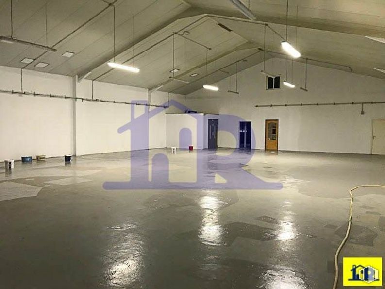 Industrial for sale at Polígono Cerrajera, Cuenca, 16003 with building, floor, hall, wall, flooring, fixture, ceiling, space, art and event around