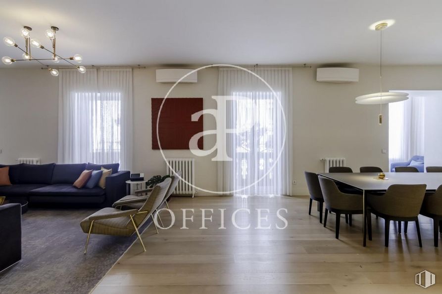 Oficina en alquiler en Calle Gran Vía, Centro, Madrid, 28013 con sofá, alumbrado, silla, mesa, mueble, edificio, madera, pasillo, diseño de interiores y sala de estar alrededor