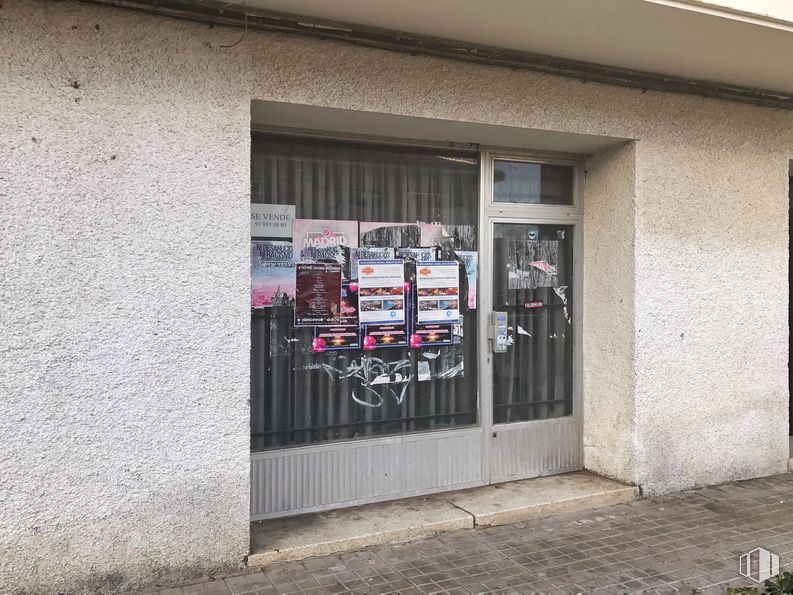 Local en venta en Avenida Belén, 20, Ciempozuelos, Madrid, 28350 con puerta, accesorio, edificio, albañilería, neumático, puerta del vehículo, gas, superficie de carretera, casa y fuente alrededor