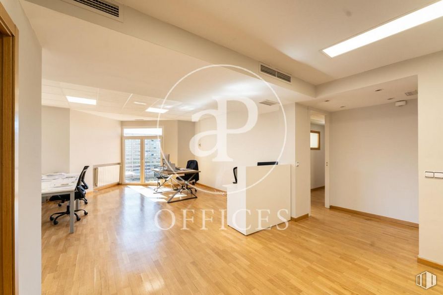 Oficina en venta en Paseo Castellana, Tetuán, Madrid, 28046 con silla, alumbrado, propiedad, edificio, pasillo, accesorio, madera, interiorismo, arquitectura y suelo alrededor