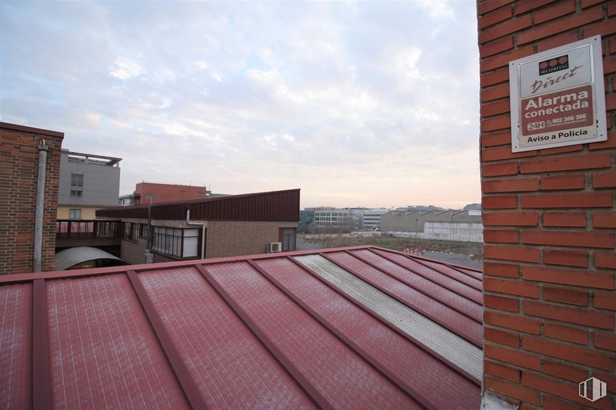 Nave en venta en Calle Alfonso Gómez, 13, San Blas - Canillejas, Madrid, 28037 con nube, cielo, madera, edificio, ventana, ladrillo, suelo, suelos, barrio y superficie de la carretera alrededor