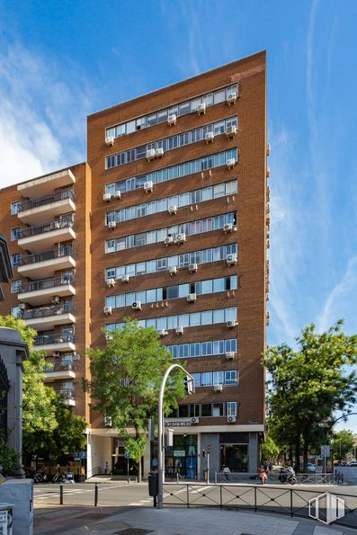 Oficina en alquiler en Calle Rodríguez San Pedro, 2, Chamberí, Madrid, 28015 con edificio, cielo, día, nube, diseño urbano, árbol, arquitectura, bloque de torre, barrio y condominio alrededor