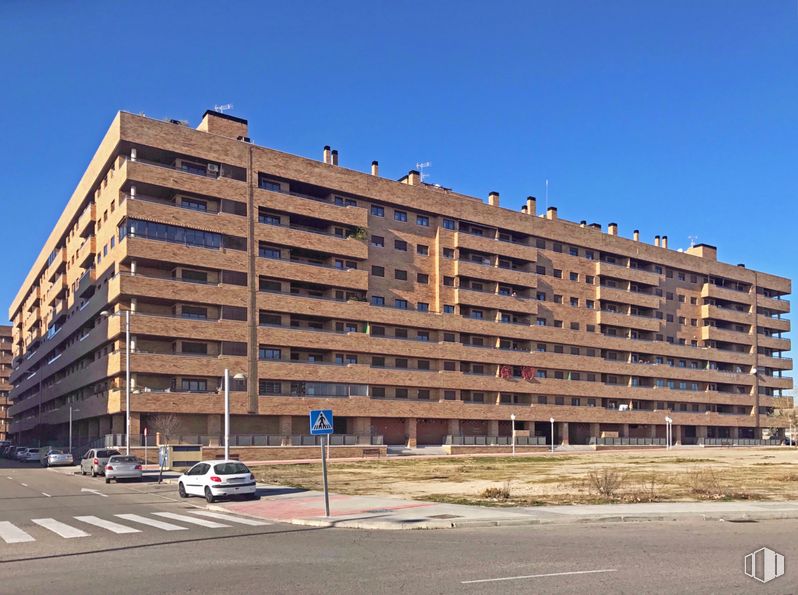 Local en alquiler en Calle El Bosco, Seseña, Toledo, 45224 con edificio, cielo, coche, ventana, luz de la calle, diseño urbano, bloque de torre, condominio, vehículo y bienes raíces alrededor