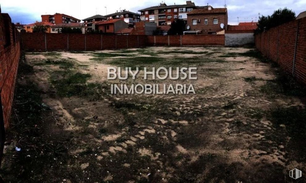 Land for sale at  Bº Estación - Cruz Roja, Illescas, Toledo, 45200 with house, sky, building, cloud, land lot, wood, natural landscape, grass, residential area and landscape around