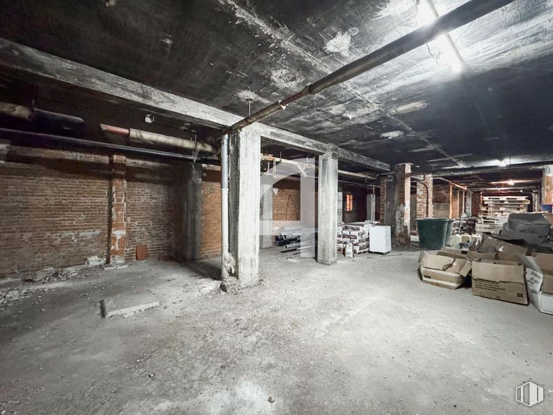 Industrial for sale at Barrio Guindalera, Salamanca, Madrid, 28028 with floor, flooring, ceiling, composite material, concrete, beam, brickwork, brick, building material and column around