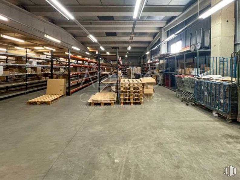 Nave en alquiler en Zona industrial Leganés, Leganés, Madrid, 28914 con estante, estantería, madera, publicación, estantería, suelo, haz, almacén, suelos y venta al por menor alrededor