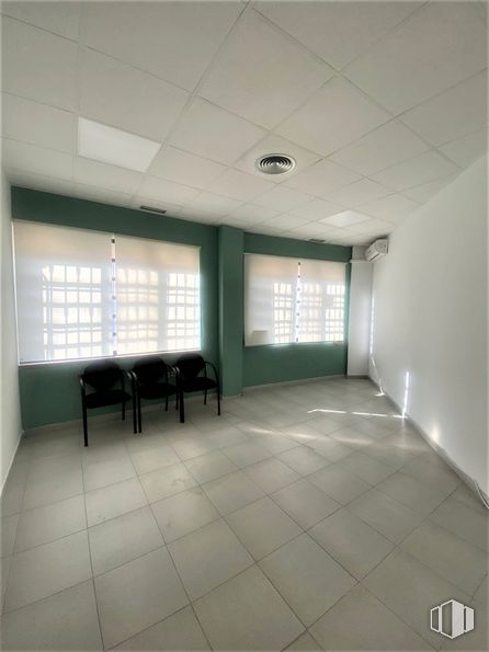 Office for sale & for rent at Polígono Aída, Azuqueca de Henares, Guadalajara, 19200 with window blind, chair, window, hall, interior design, shade, fixture, floor, flooring and building around