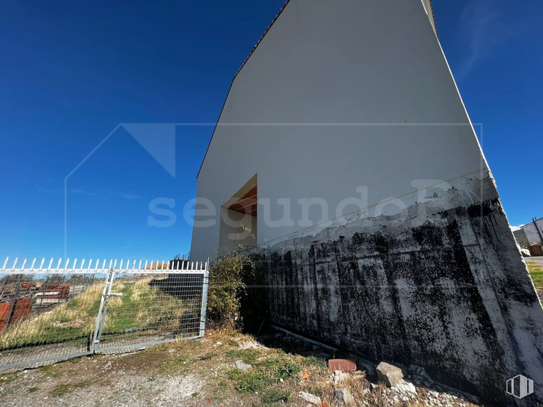 Land for sale at Casco urbano, Otero de Herreros, Segovia, 40422 with sky, plant, land lot, slope, triangle, landscape, road, facade, city and wind around