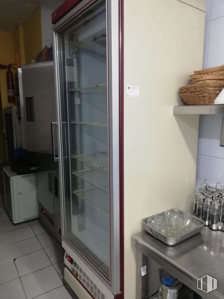 Local en alquiler en Centro Comercial La Rotonda, Plaza Toro, 1, Tres Cantos, Madrid, 28760 con ebanistería, edificio, casa, accesorio, aparato de cocina, madera, suelo, suelos, gas y cocina alrededor