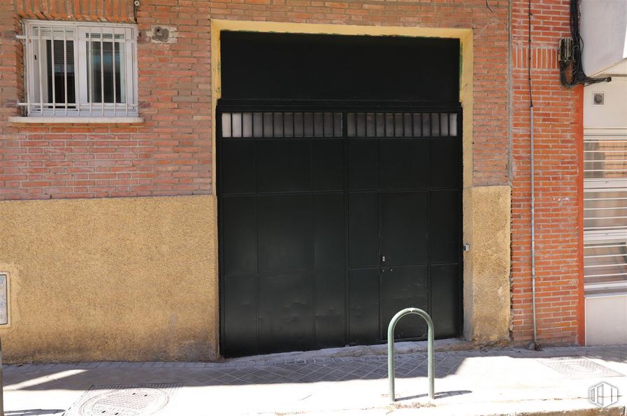 Nave en alquiler en Calle Garci-Nuño, 35, Tetuán, Madrid, 28029 con ventana, puerta, propiedad, accesorio, superficie de la carretera, madera, albañilería, edificio, ladrillo y arquitectura alrededor