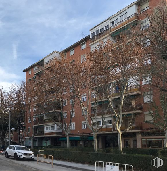 Local en alquiler en Paseo Goya, 22, Móstoles, Madrid, 28931 con coche, edificio, ventana, nube, cielo, rueda, árbol, vehículo, neumático y bloque de pisos alrededor