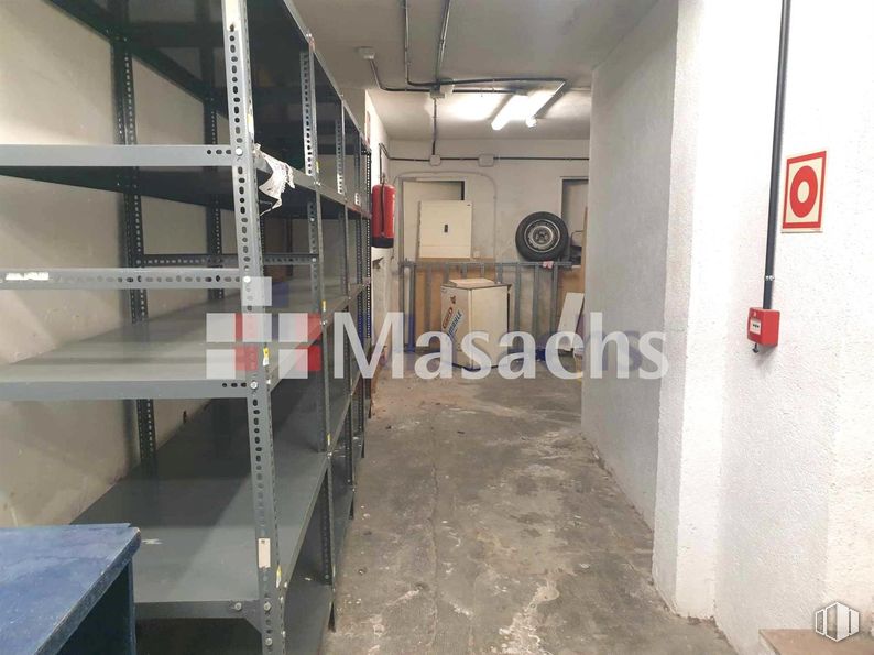 Retail for sale at Zona metropolitana, Coslada, Madrid, 28020 with flooring, floor, shelving, shelf, tile flooring, plywood and aluminium around