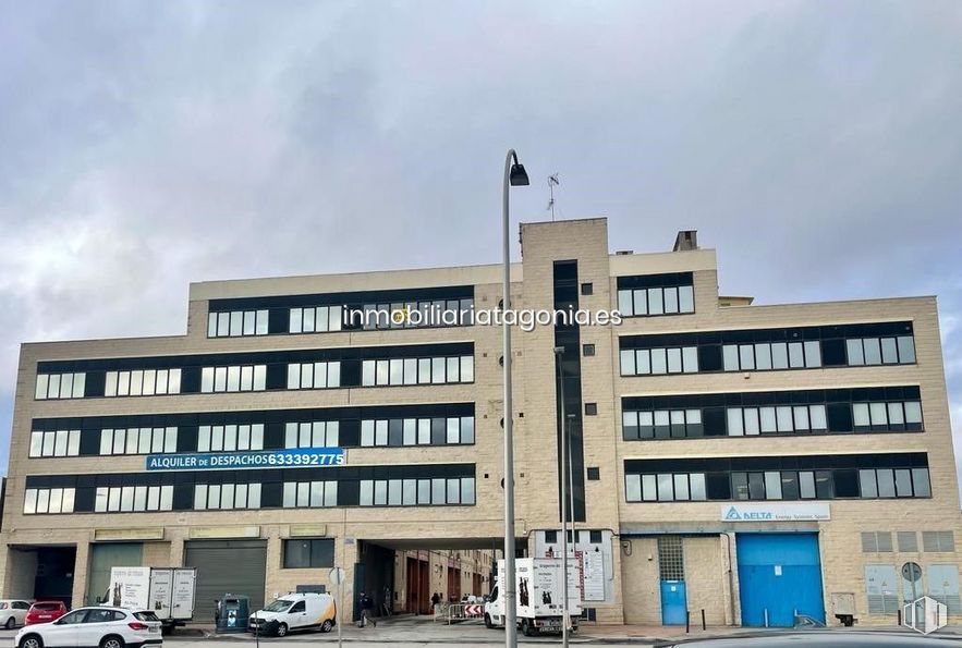 Oficina en alquiler en Carretera Villaverde a Vallecas, Villa de Vallecas, Madrid, 28031 con cielo, nube, edificio, ventana, neumático, rueda, coche, diseño urbano, condominio y vehículo alrededor