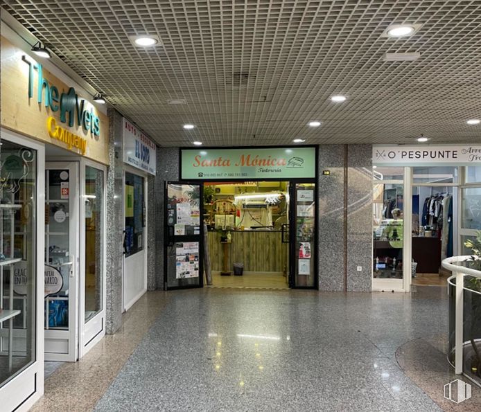 Local en venta en Calle Aloe, 14, Rivas-Vaciamadrid, Madrid, 28529 con accesorio, interiorismo, puerta, venta al por menor, suelos, techo, vidrio, ciudad, comercio y edificio alrededor