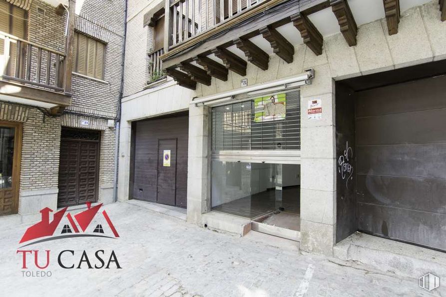 Retail for rent at Casco histórico, Toledo, 45002 with window, building, door, property, architecture, wall, facade, real estate, fixture and composite material around