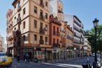 Retail for rent at Zona Plaza de la Cebada, Centro, Madrid, 28005 with person, building, wheel, land vehicle, tire, sky, window, vehicle, car and street light around