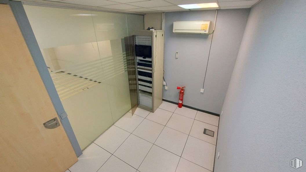 Oficina en alquiler y venta en Calle San Sotero, 5, San Blas - Canillejas, Madrid, 28037 con accesorio, suelos, suelo, edificio, material compuesto, gas, suelo de baldosas, vidrio, aluminio y puerta alrededor