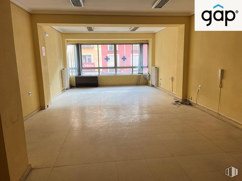 Office for rent at Calle Carretería, Cuenca, 16002 with fixture, wood, flooring, floor, hall, window, hardwood, ceiling, building and room around