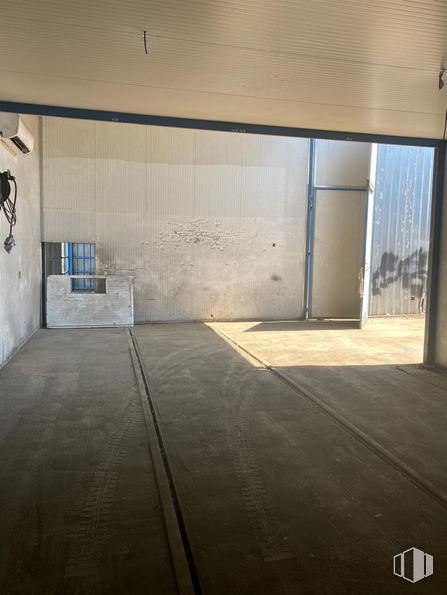 Industrial for rent at Zona carretera Marañosa, Pinto, Madrid, 28320 with floor, flooring, ceiling, composite material, concrete, building material, plywood, shade, hardwood and wood stain around