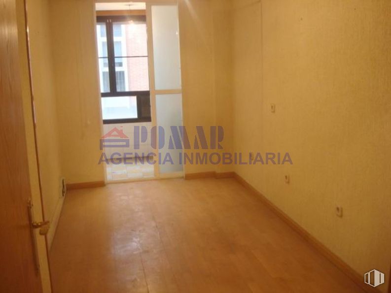 Oficina en alquiler en Calle Duque de Alba, 13, Ávila, 05001 con ventana, accesorio, pintura, madera, piso, tinte para madera, madera dura, tipografía, entrada y techo alrededor