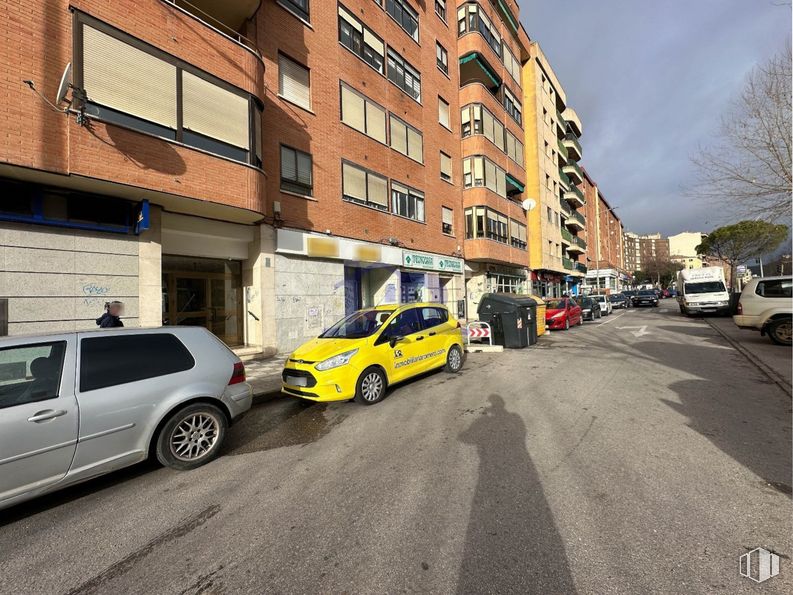 Local en alquiler en Calle Hermanos Becerril, Cuenca, 16004 con coche, rueda, neumático, vehículo terrestre, edificio, vehículo, ventana, neumático de automoción, vehículo de motor y diseño automovilístico alrededor