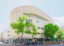 Oficina en alquiler en Edificio Proa, Calle Santa María Magdalena, 14, Chamartín, Madrid, 28016 con edificio, motocicleta, ventana, cielo, rueda, infraestructura, nube, neumático, árbol y arquitectura alrededor