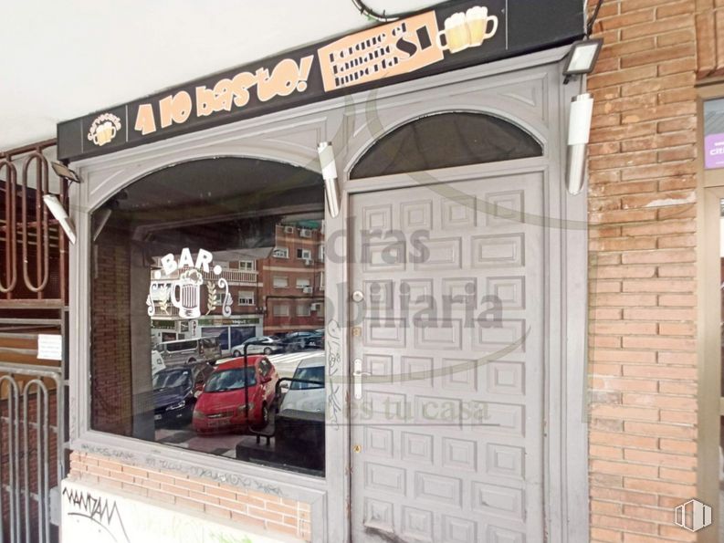 Retail for rent at Centro Urbano, San Sebastián de los Reyes, Madrid, 28700 with car, building, door, architecture, font, real estate, facade, tire, brick and brickwork around