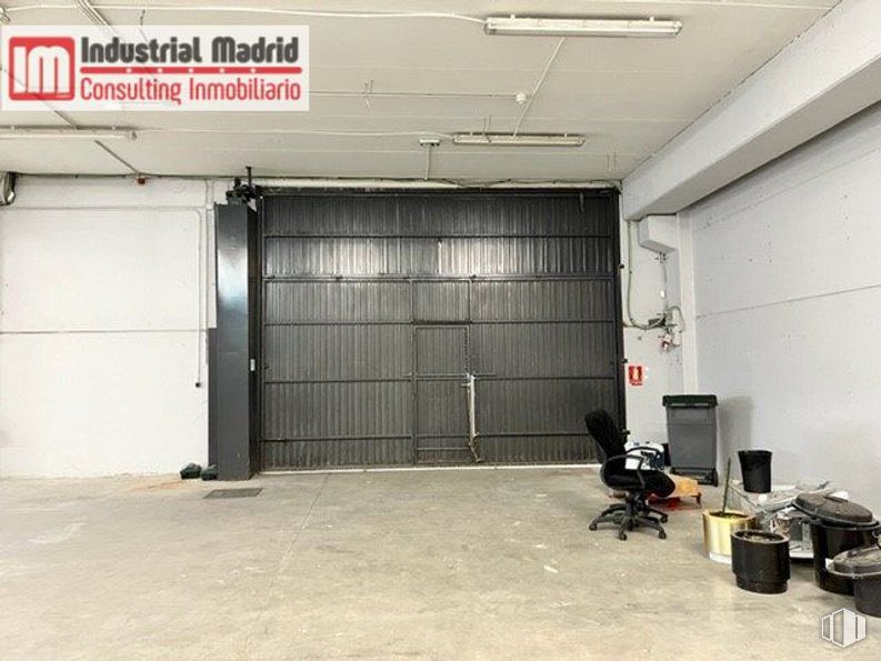 Nave en venta en Polígono Industrial San Fernando, San Fernando de Henares, Madrid, 28830 con silla, propiedad, accesorio, arquitectura, edificio, puerta, gas, material compuesto, pavimento y pasillo alrededor