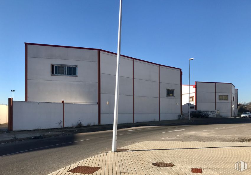 Nave en venta en Calle Diamante, 80-82, Valdemoro, Madrid, 28341 con edificio, ventana, cielo, superficie de carretera, asfalto, electricidad, accesorio, material compuesto, área residencial y gas alrededor