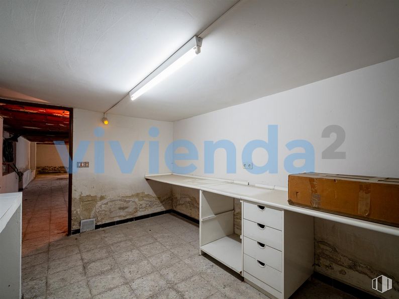 Local en venta en Calle Islas Marquesas, Fuencarral - El Pardo, Madrid, 28035 con lámpara, archivador, mueble, ebanistería, cajón, madera, interiorismo, suelos, suelo y vestidor alrededor