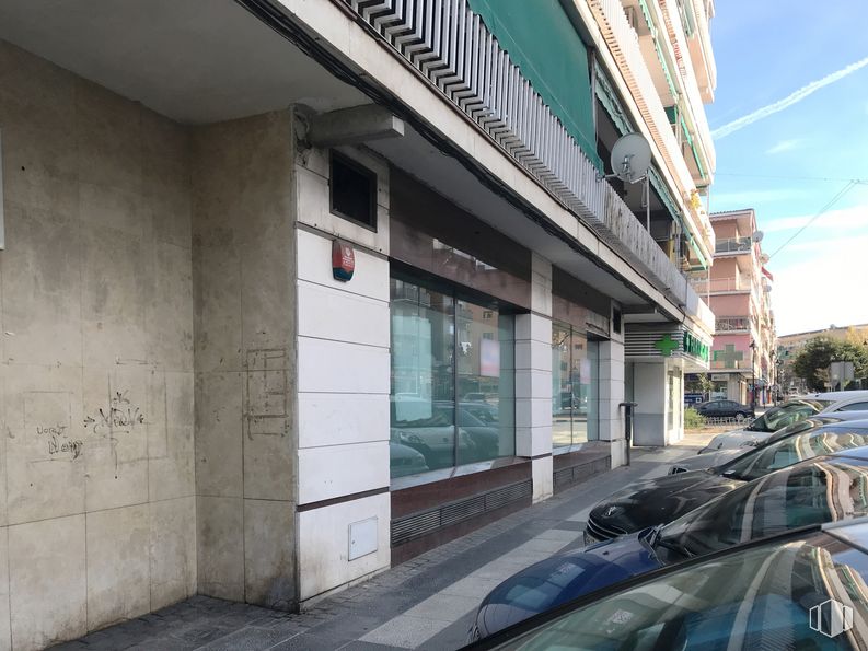 Local en alquiler y venta en Avenida Ejército, 42, Arganda del Rey, Madrid, 28500 con coche, edificio, ventana, iluminación automotriz, vehículo, cielo, casa, diseño urbano, acera y fachada alrededor