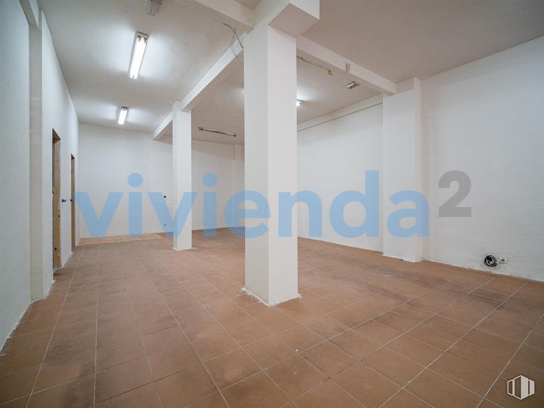 Local en venta en Calle Francisco Villaespesa, Ciudad Lineal, Madrid, 28017 con lámpara, alumbrado, suelos, suelo, techo, material de construcción, iluminación natural, escayola y suelo de baldosas alrededor