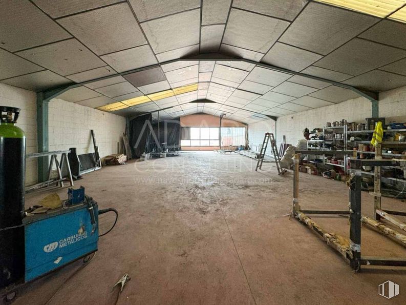 Industrial for sale at Avenida Colada de Pozuelo, Alcorcón, Madrid, 28925 with ceiling, flooring, floor, architecture, lighting, hall, composite material, beam, metal and engineering around