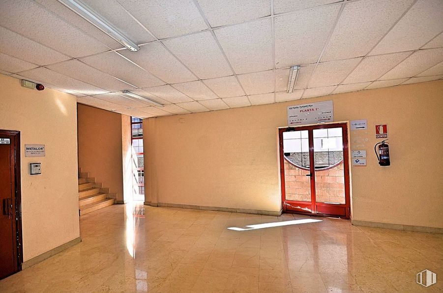 Office for sale & for rent at Calle Albasanz, 14 BIS, San Blas - Canillejas, Madrid, 28037 with door, fixture, hall, flooring, floor, wood, building, ceiling, hardwood and room around