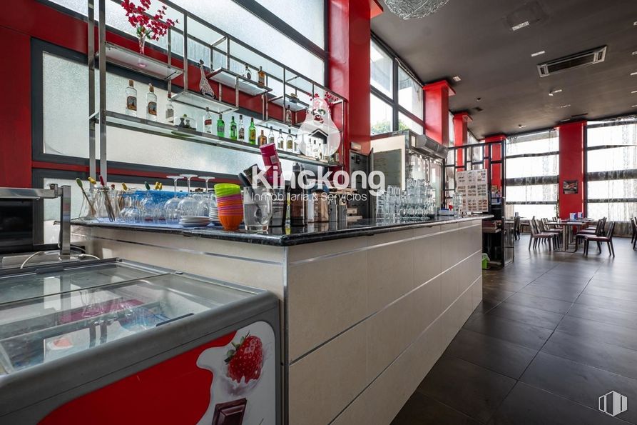 Retail for sale at Zona Carrefour Ávila, Ávila, 28005 with cabinetry, building, kitchen, countertop, shelf, barware, shelving, kitchen appliance, machine and automotive design around