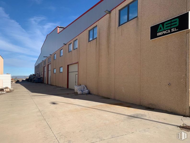 Industrial for sale at Polígono Vicolozano, Ávila, 05194 with window, sky, building, cloud, road surface, asphalt, facade, house, tints and shades and concrete around