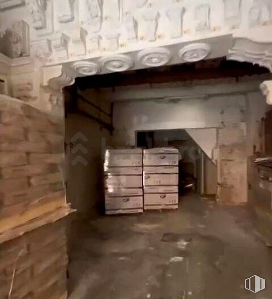 Local en venta en Ronda Segovia, 38, Arganzuela, Madrid, 28005 con archivador, cajonera, madera, gas, material de construcción, ladrillo, material compuesto, hormigón, albañilería y madera dura alrededor