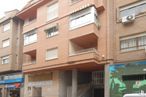 Retail for sale & for rent at Calle Santa Lucía, 17, Talavera de la Reina, Toledo, 45600 with window, building, car, vehicle, condominium, urban design, automotive parking light, wheel, neighbourhood and residential area around