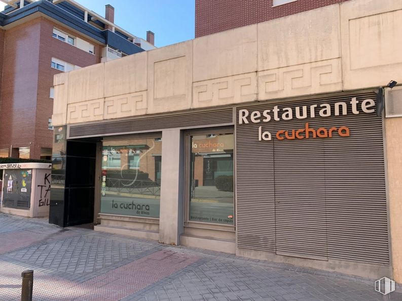 Local en venta en Calle Obélix, Rivas-Vaciamadrid, Madrid, 28529 con edificio, accesorio, arquitectura, ladrillo, albañilería, bienes raíces, fachada, superficie de carretera, edificio comercial y material de construcción alrededor