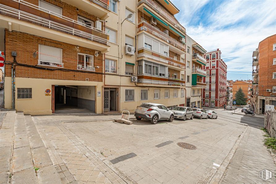 Local en venta en Calle Rábida, Tetuán, Madrid, 28039 con coche, edificio, propiedad, rueda, neumático, ventana, vehículo, nube, cielo y planta alrededor