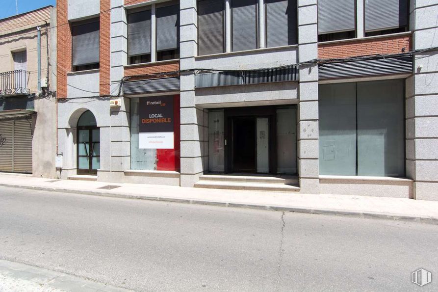 Retail for rent at Centro urbano, Torrijos, Toledo, 45500 with window, building, door, urban design, asphalt, condominium, facade, commercial building, road surface and wood around