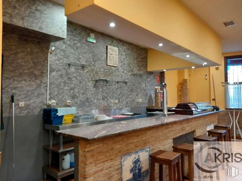 Local en venta en Calle Ugena, 64, Yuncos, Toledo, 45210 con taburete, encimera, ventana, madera, suelos, interiorismo, mueble, suelo, cocina y techo alrededor