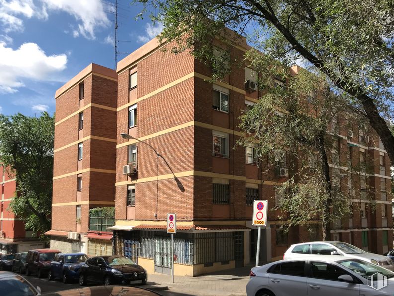 Local en venta en Calle Montejurra, 5, Ciudad Lineal, Madrid, 28017 con coche, edificio, vehículo terrestre, rueda, nube, día, propiedad, vehículo, neumático y ventana alrededor