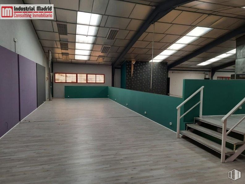 Industrial for sale & for rent at Polígono El Malvar, Arganda del Rey, Madrid, 28500 with building, floor, flooring, hall, window, wood, ceiling, fixture, symmetry and rectangle around