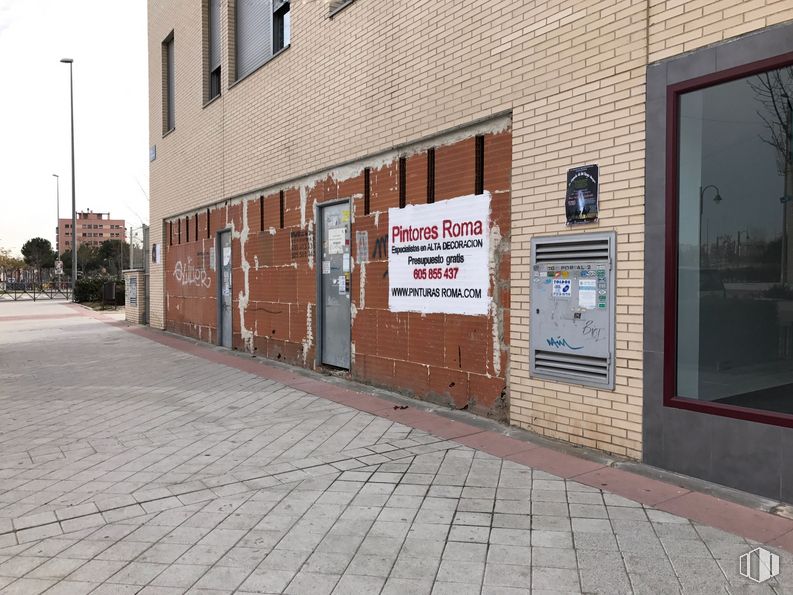 Local en alquiler y venta en Calle Laurel, 3, Fuenlabrada, Madrid, 28942 con ventana, edificio, póster, albañilería, accesorio, ladrillo, superficie de carretera, barrio, pared y madera alrededor