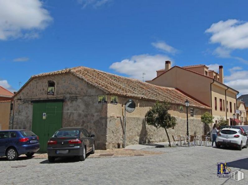 Nave en venta en Calle Iglesia, 39, Villacastín, Segovia, 40150 con coche, casa, nube, cielo, vehículo terrestre, rueda, neumático, edificio, vehículo y propiedad alrededor