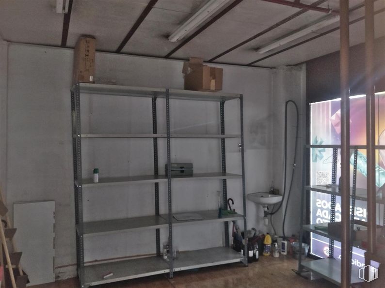 Retail for rent at C.C.Plaza Aluche, Avenida de los Poblados, 58, La Latina, Madrid, 28044 with bookcase, shelving, wood, floor, flooring, building, gas, shelf, ladder and hardwood around